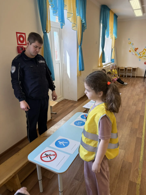 В детском саду «Березка» прошли веселые старты по правилам дорожного движения