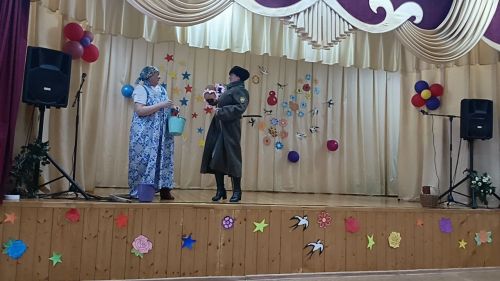 В Кильдееве объединили 23 февраля и 8 марта в праздничном концерте «23 + 8»