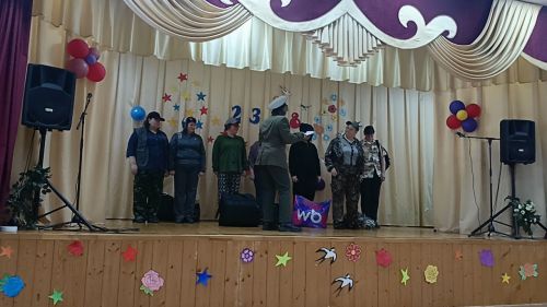В Кильдееве объединили 23 февраля и 8 марта в праздничном концерте «23 + 8»
