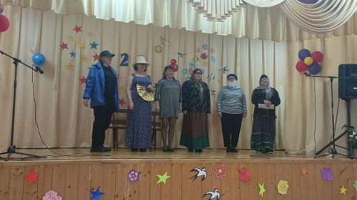В Кильдееве объединили 23 февраля и 8 марта в праздничном концерте «23 + 8»