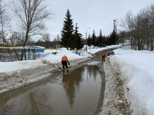 В Верхнеуслонском районе готовятся к паводку: чистят водопропускные трубы