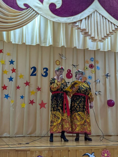 В Кильдееве объединили 23 февраля и 8 марта в праздничном концерте «23 + 8»