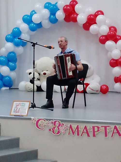 В Коргузе поздравили мужчин и женщин праздничным концертом