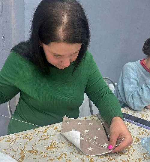 В «Островке надежды» ребята сшили косметички под руководством мастерицы