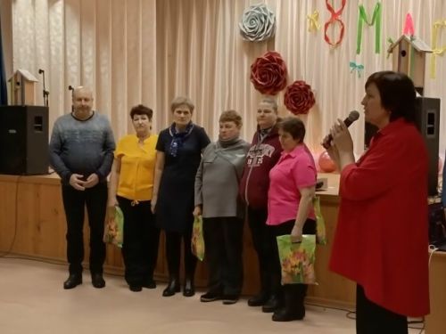 В Нижнем Услоне поздравили женщин с 8 Марта и вручили подарки матерям бойцов СВО