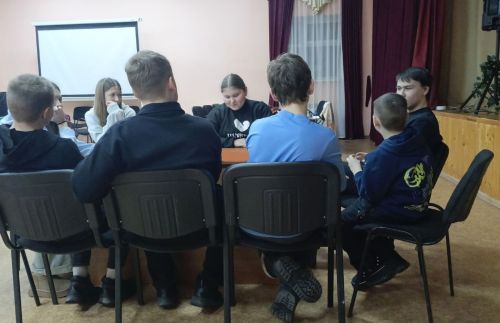 Кильдеевские подростки сразились в «Уно» на вечере настольных игр