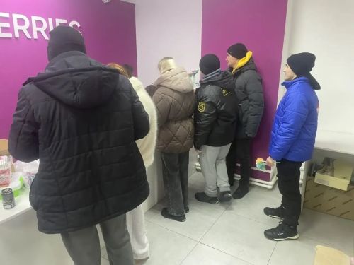 В Верхнем Услоне активисты поздравили женщин с 8 Марта, работавших в праздник