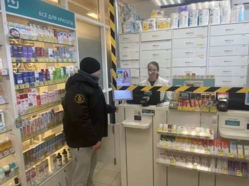 В Верхнем Услоне активисты поздравили женщин с 8 Марта, работавших в праздник