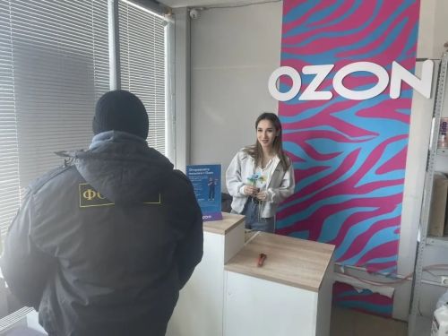 В Верхнем Услоне активисты поздравили женщин с 8 Марта, работавших в праздник