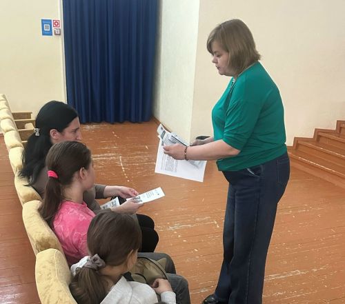 Как научить подростка обращаться с деньгами: советы «Островка надежды»
