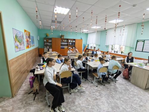 Мастер-класс «Народные узоры на деревянных петушках» провели работники музея