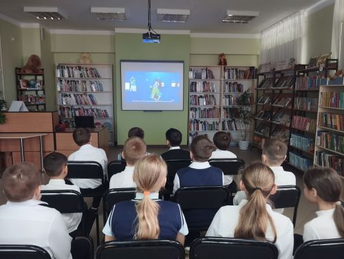 «Цифровой ликбез» в библиотеке: школьникам рассказали о безопасности в сети