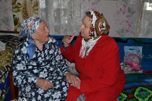 «Слава Богу, я живу хорошо»: в д.Харино встретили 94-летие Ольги Якуниной