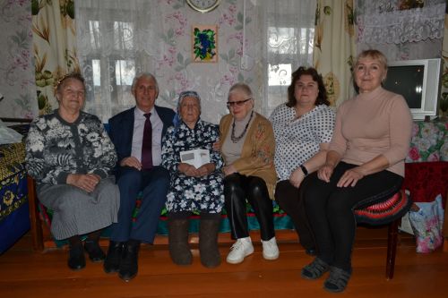 «Слава Богу, я живу хорошо»: в д.Харино встретили 94-летие Ольги Якуниной