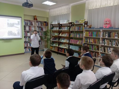 Патриотический час памяти героя Алексея Исаева прошёл в детской библиотеке