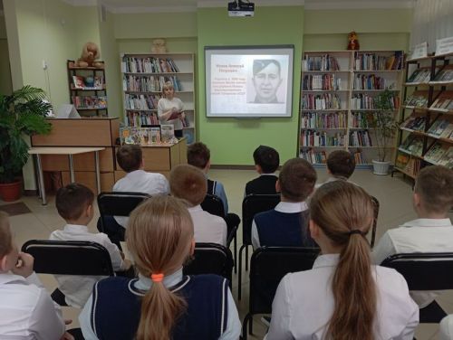 Патриотический час памяти героя Алексея Исаева прошёл в детской библиотеке