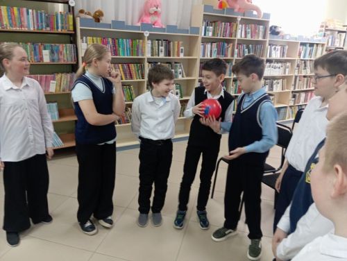 Патриотический час памяти героя Алексея Исаева прошёл в детской библиотеке
