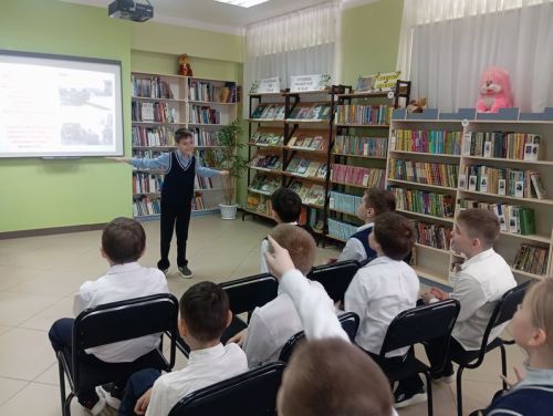 Патриотический час памяти героя Алексея Исаева прошёл в детской библиотеке