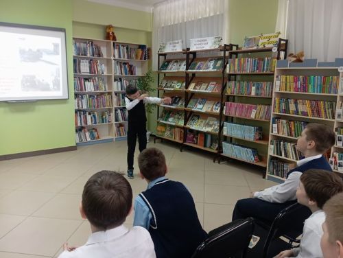 Патриотический час памяти героя Алексея Исаева прошёл в детской библиотеке