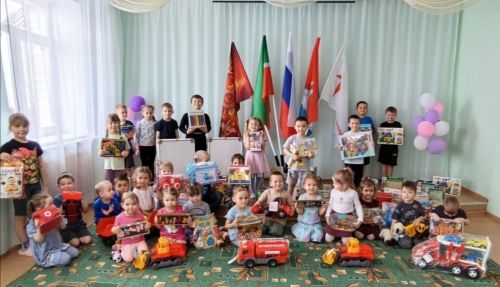 Детскому саду «Радуга» в Верхнем Услоне подарили игрушки