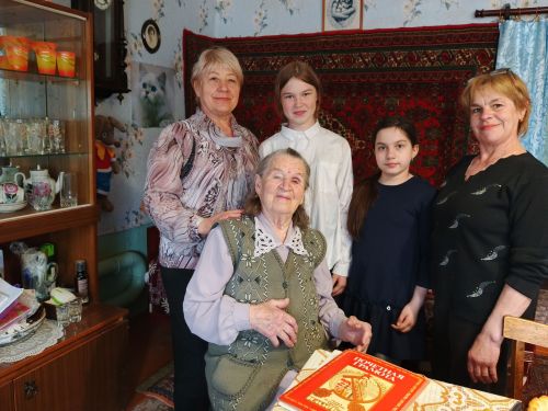 Школьники из Печищ встретились с труженицей тыла Лией Соколовой