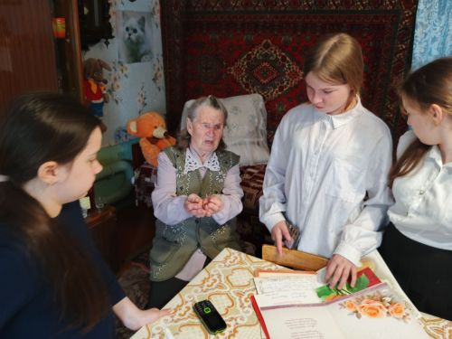 Школьники из Печищ встретились с труженицей тыла Лией Соколовой