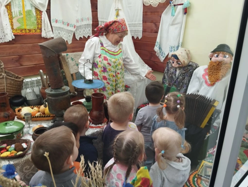 Воспитанники детского сада «Берёзка» посетили музей и библиотеку в Печищах