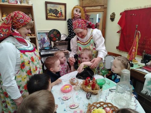Воспитанники детского сада «Берёзка» посетили музей и библиотеку в Печищах