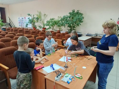 В Макулове дети сделали веточки вербы на мастер-классе перед праздником