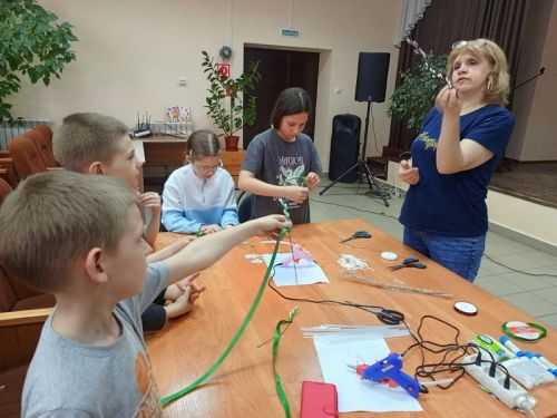 В Макулове дети сделали веточки вербы на мастер-классе перед праздником