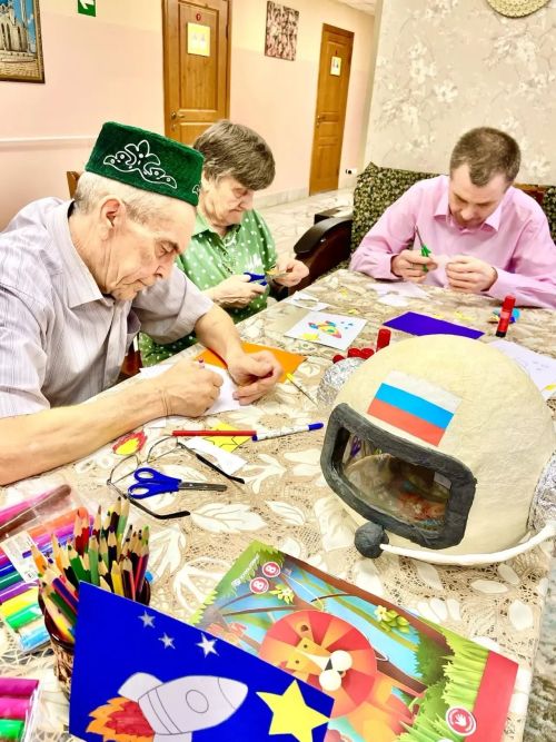 Космические аппликации: мастер-класс в доме-интернате Верхнего Услона