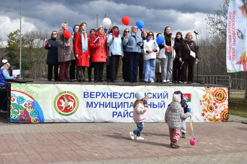 В Парке культуры и отдыха Верхнего Услона встретили весну и Первомай