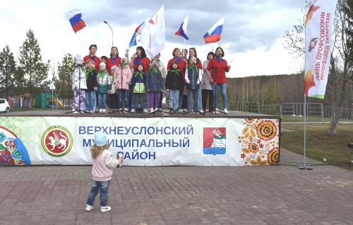 В Парке культуры и отдыха Верхнего Услона встретили весну и Первомай