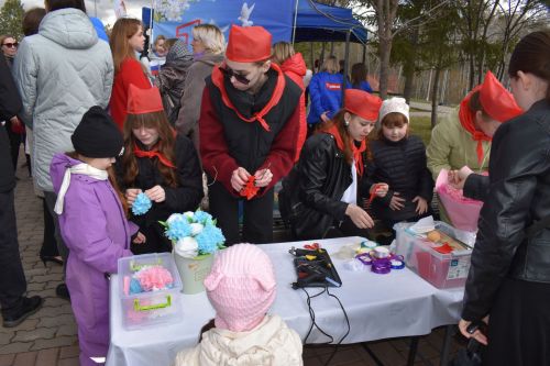 В Парке культуры и отдыха Верхнего Услона встретили весну и Первомай