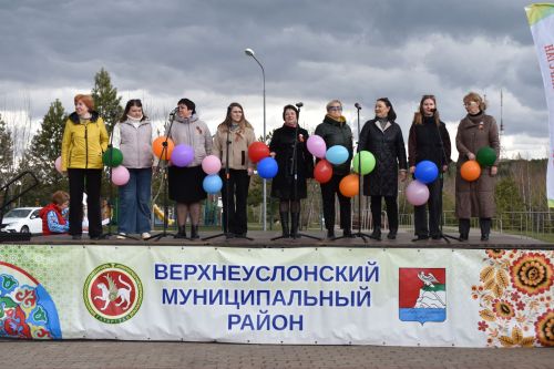 В Парке культуры и отдыха Верхнего Услона встретили весну и Первомай