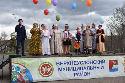 В Парке культуры и отдыха Верхнего Услона встретили весну и Первомай
