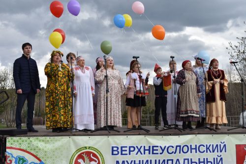 В Парке культуры и отдыха Верхнего Услона встретили весну и Первомай