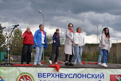 В Парке культуры и отдыха Верхнего Услона встретили весну и Первомай