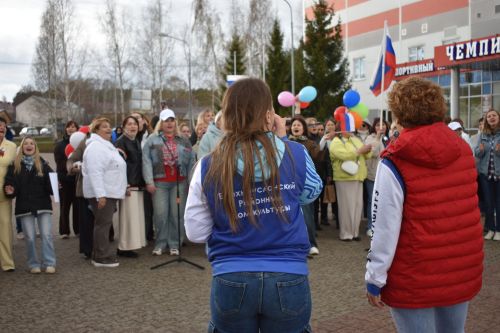 В Парке культуры и отдыха Верхнего Услона встретили весну и Первомай