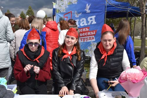 В Парке культуры и отдыха Верхнего Услона встретили весну и Первомай