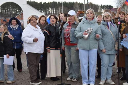 В Парке культуры и отдыха Верхнего Услона встретили весну и Первомай
