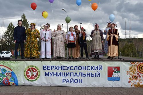 В Парке культуры и отдыха Верхнего Услона встретили весну и Первомай