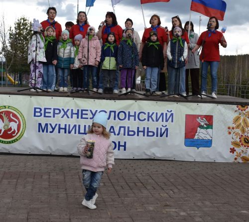 В Парке культуры и отдыха Верхнего Услона встретили весну и Первомай