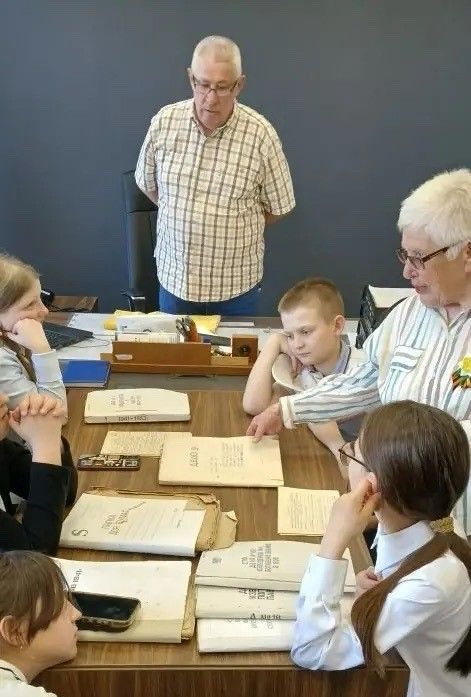 Школьникам Верхнего Услона показали похоронки и Книгу Памяти в военкомате