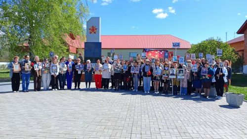 В Макулове «Бессмертный полк» прошёл под звуки песен военных лет