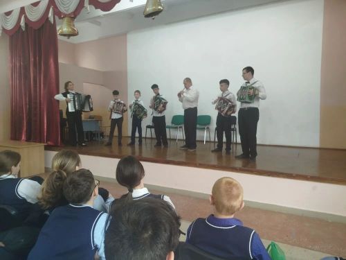 Музыканты из Верхнего Услона подарили сверстникам любовь к народным инструментам