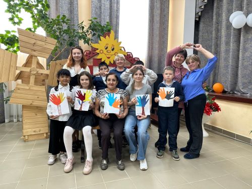 В Печищах прошел мастер-класс «Дерево нашей семьи» от «Островка надежды»
