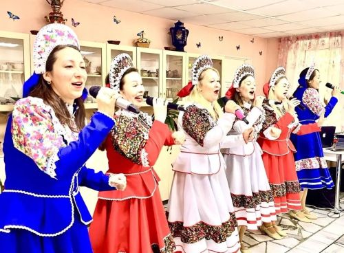 «Весна» поздравила проживающих дома-интерната в Верхнем Услоне