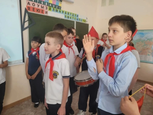 Гимназия укучыларын пионерга кабул иттеләр