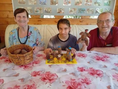 Поделки из природного материала создали в доме-интернате Верхнего Услона